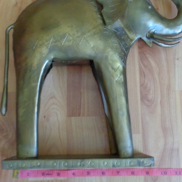 Vintage large standing elephant stature figurine trunk up for luck! - Picture 4 of 9